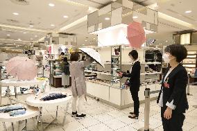 Yokohama Takashimaya started to expand some sales areas from self-restraint